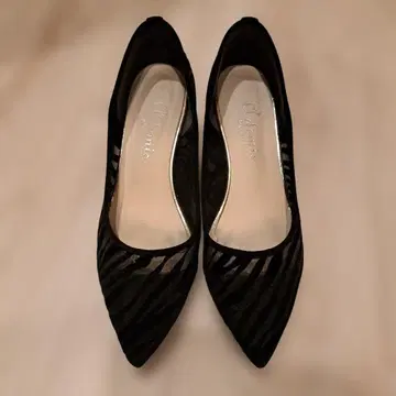 제브라 패턴 블랙 스틸레토 펌프스