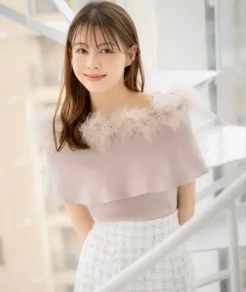 Noela 노엘라 페더 트리밍 니트 핑크