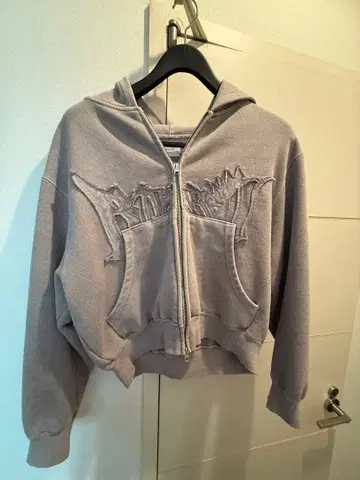 BLESSU 지퍼 후드티