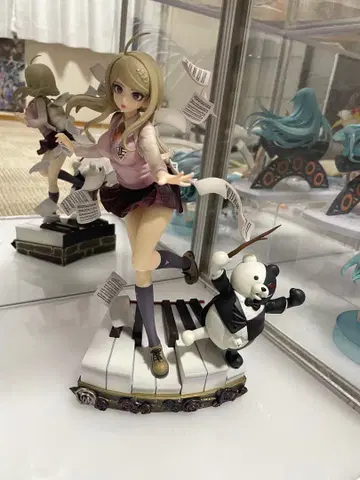 단간론파 V3 아카마츠 카에데 피규어