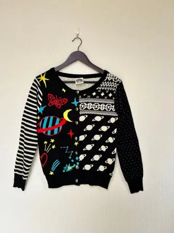 스칼라 새상품급 우주 패턴 니트 가디건