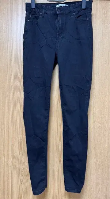 CELEBRITY PINK 미드 라이즈 스키니 팬츠 블랙