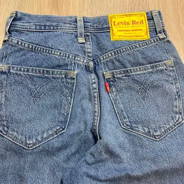 Levi's Red 하트형 포켓 데님