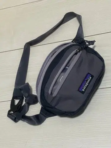 patagonia 바디백 그레이