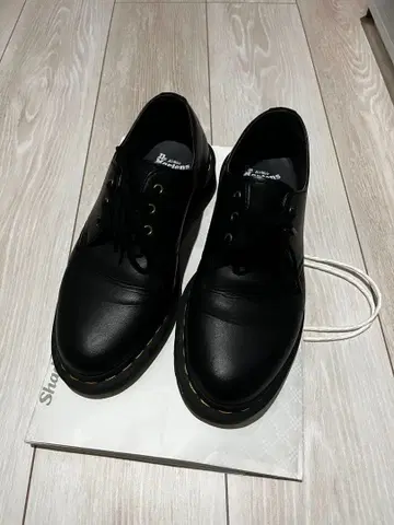 Dr. Martens 3홀 신발
