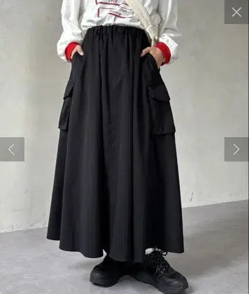 블랙 플레어 스커트 사이드 포켓 포함