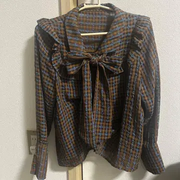 titty&Co. 체크 무늬 리본 블라우스