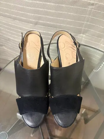 블랙 가죽 펌프스 힐 8cm 22.5cm