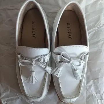 KISCO 가죽 모카신 드라이빙 슈즈 (화이트/사이즈 35)