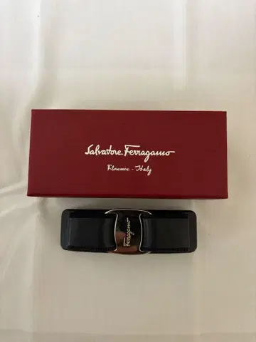 Salvatore Ferragamo 네이비 리본 머리핀
