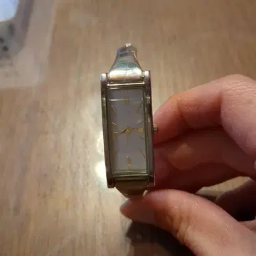 실버 직사각형 시계