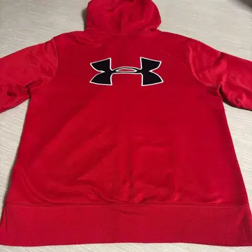 언더아머 레드 후드 부착 후드티
