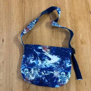 지구 무늬 숄더백