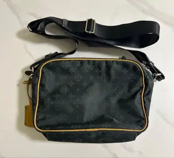 러셋 모노그램 패턴 나일론 숄더백