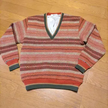 Lakeland V넥 스웨터 크림슨 계열