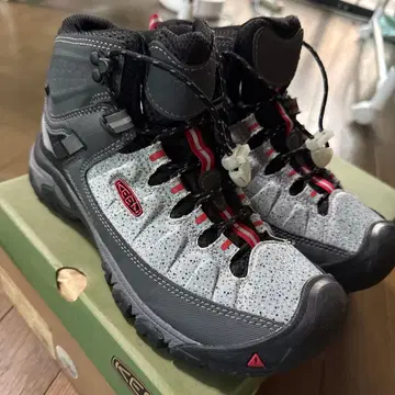 KEEN 트레킹 슈즈 그레이/블랙/레드