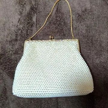 화이트 비즈 클러치백