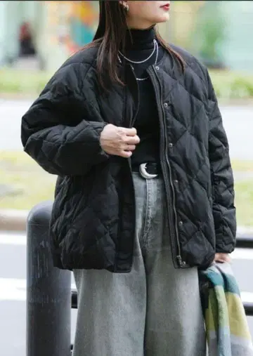 새상품급 어반 리서 코쿤 퀼팅 다운 사이즈 38 블랙