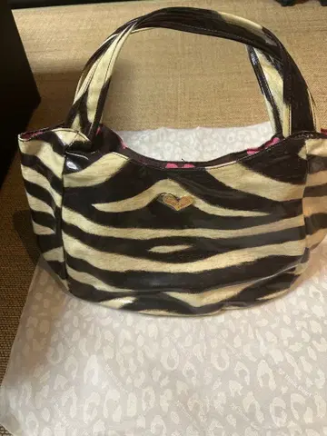 제브라 패턴 핸드백 싱크비