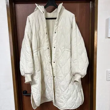 오버 사이즈 퀼팅 코트 아이보리