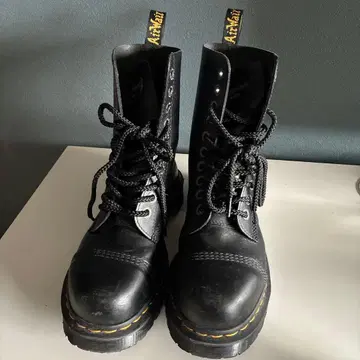 닥터마틴 10966 10홀