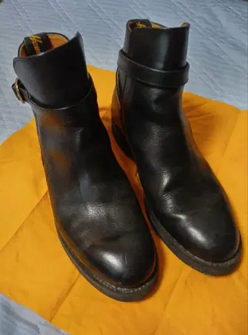 블랙 가죽 버클 포함 숏부츠