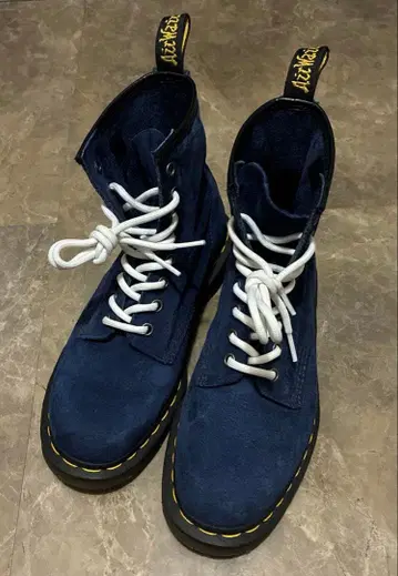 닥터마틴 네이비 스웨이드 하이컷 부츠 uk5 끈 포함