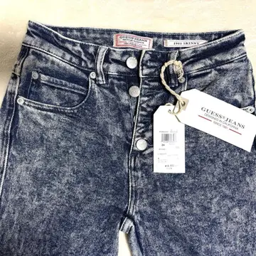 새상품 택 포함 GUESS 1981 SKINNY 데님 케미컬 워시