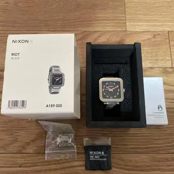 NIXON RIOT 손목시계 블랙