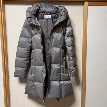 그레이 후드 부착 다운 자켓