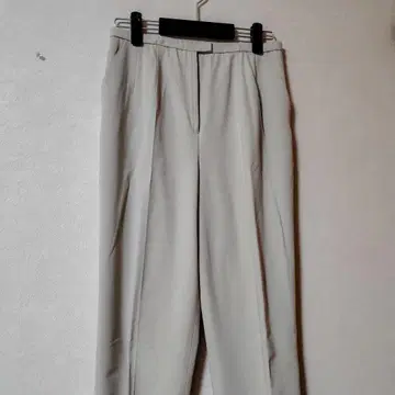 레리안 슬림핏 팬츠 베이지 계열 미사용.