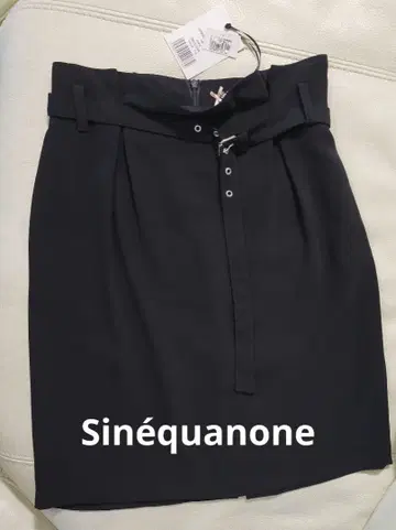 미사용 새상품! Sinequanone 블랙 스커트 무릎 기장