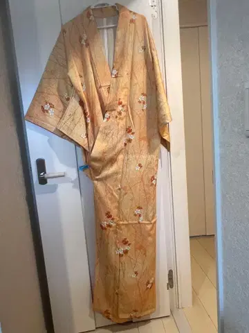 꽃무늬 기모노 오렌지 계열 약간 빅 사이즈