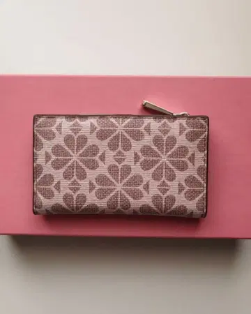 [ 세일 ] 케이트 스페이드 스페이드플라워 이단 접이식 지갑