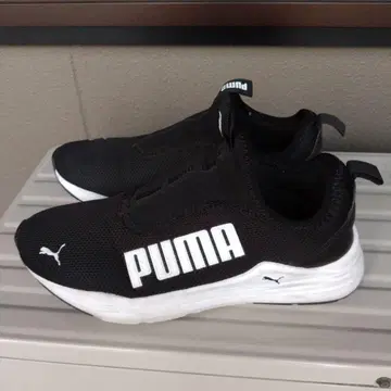 PUMA 블랙 슬립온 스니커즈