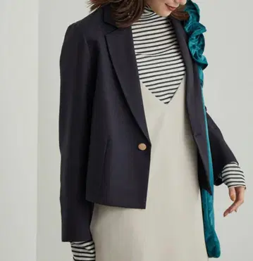 로페피크닉 골드 버튼 네이비 블레이저 자켓