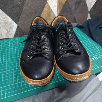 블랙 가죽 스니커즈 캐주얼