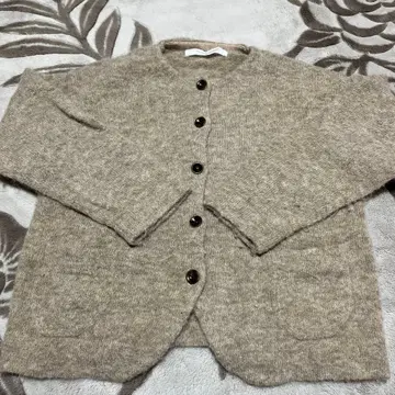 Hands of creation 베이지 가디건 알파카 소재