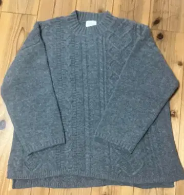 내추럴 런드리 그레이 케이블 니트 긴팔 스웨터