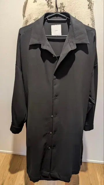 Lui's 블랙 롱 셔츠