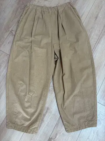 새상품급 핸즈 오브 크리에이션 팬츠