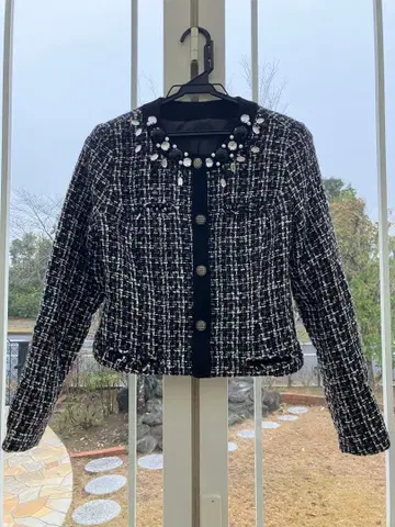 노카라 자켓 블랙과 화이트 트위드