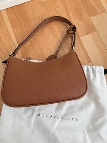 보나벤투라 키아라 백 카멜