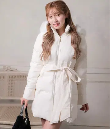 립서비스 볼륨 퍼 페이크 다운 코트