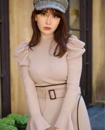 Her lip to volume sleeve rib knit top