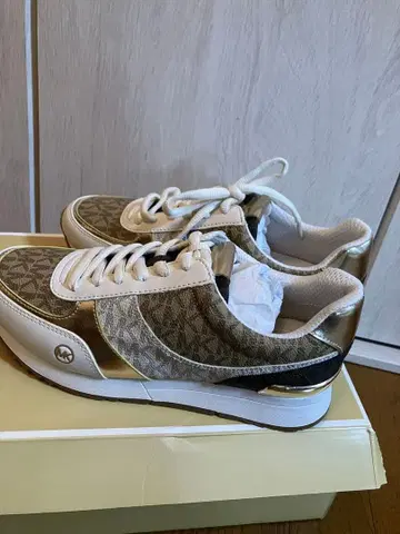 Michael Kors 캐주얼 스니커즈 베이지/골드