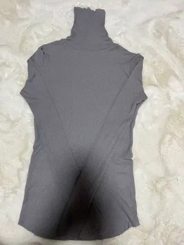 SOEJU 캐시미어 혼방 터틀넥 티셔츠