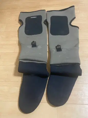 LITTLE PRESENTS 웨이딩 게이터