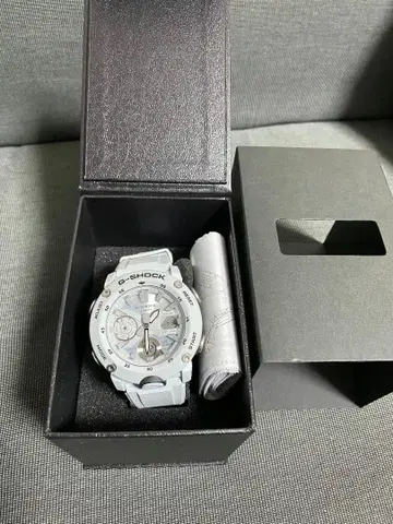 CASIO G-SHOCK GA-2000 화이트 시계