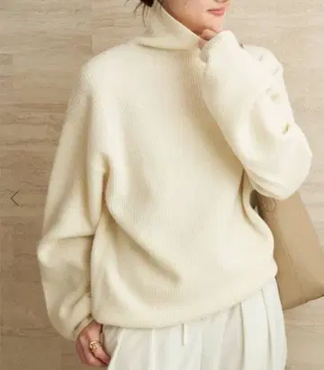 Plage 루즈 터틀넥 풀오버 화이트
